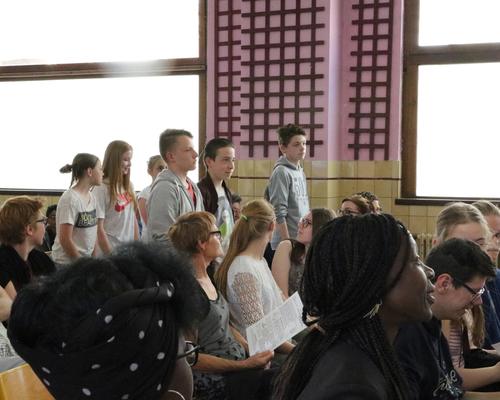 1705_Mgr Garnier rencontre les confirmands 9