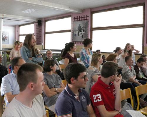 1705_Mgr Garnier rencontre les confirmands 11