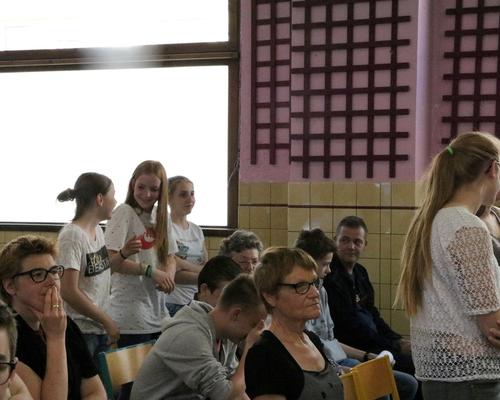 1705_Mgr Garnier rencontre les confirmands 12