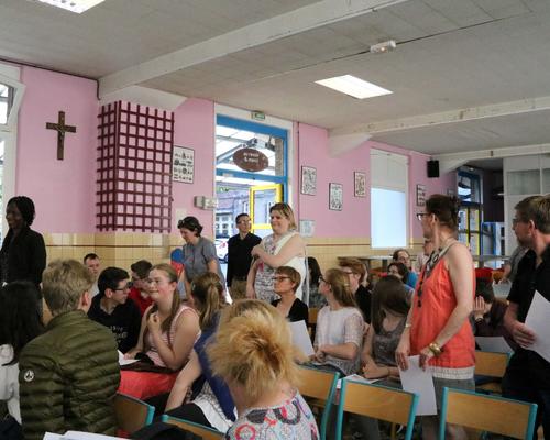 1705_Mgr Garnier rencontre les confirmands 16