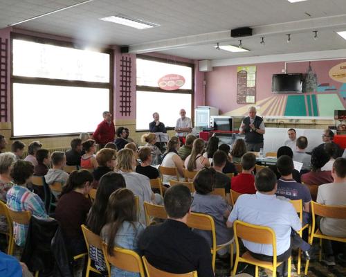 1705_Mgr Garnier rencontre les confirmands 22