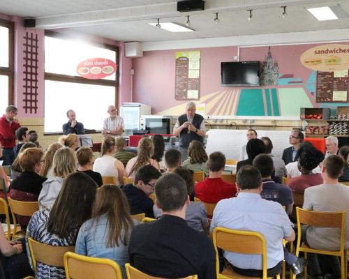 1705_Mgr Garnier rencontre les confirmands 25