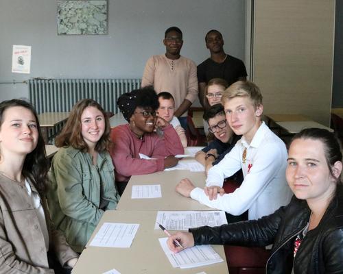 1705_Mgr Garnier rencontre les confirmands 27