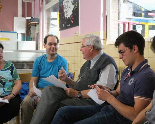1705_Mgr Garnier rencontre les confirmands 33