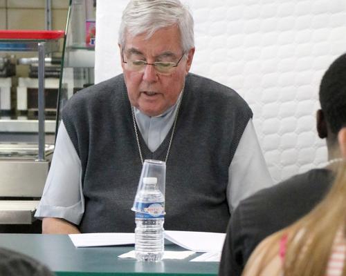 1705_Mgr Garnier rencontre les confirmands 42