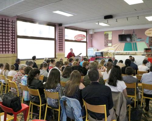 1705_Mgr Garnier rencontre les confirmands 44