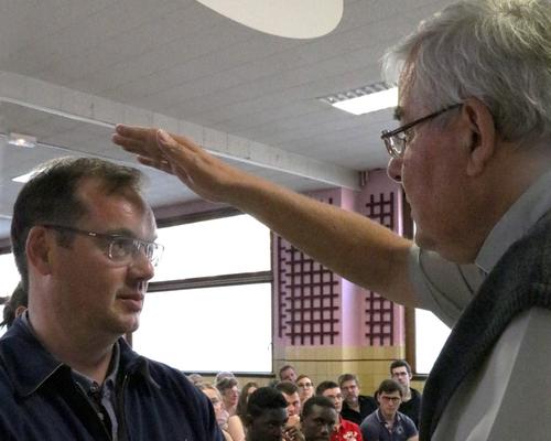 1705_Mgr Garnier rencontre les confirmands 47