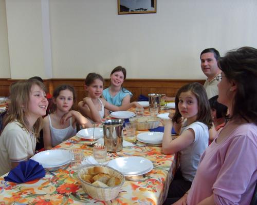 Repas du soir au "foyer Louis et Zélie Martin"