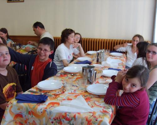 Repas du soir au "foyer Louis et Zélie Martin"