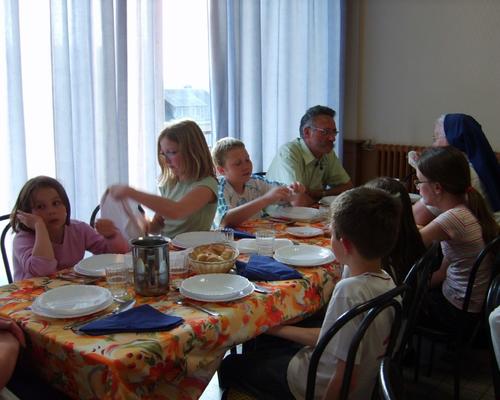 Repas du soir au "foyer Louis et Zélie Martin"