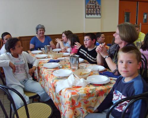 Repas du soir au "foyer Louis et Zélie Martin"