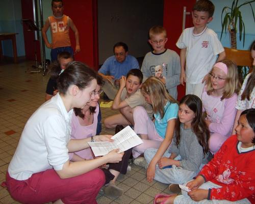 Veillée jeux et prière au "foyer L et Z Martin