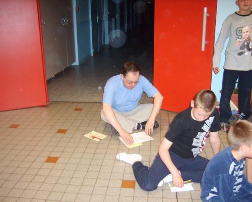 Veillée jeux et prière au "foyer L et Z Martin