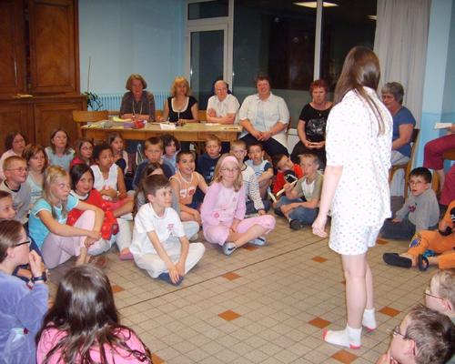 Veillée jeux et prière au "foyer L et Z Martin
