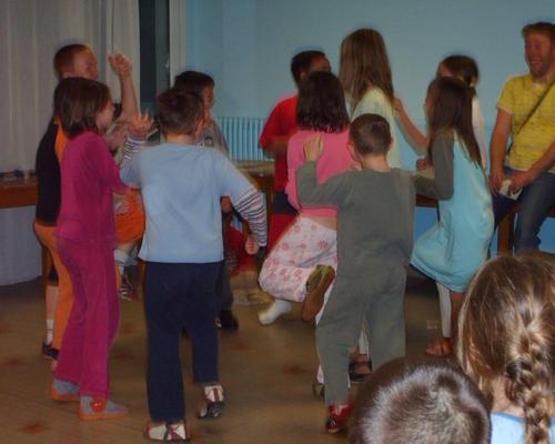 Veillée jeux et prière au "foyer L et Z Martin