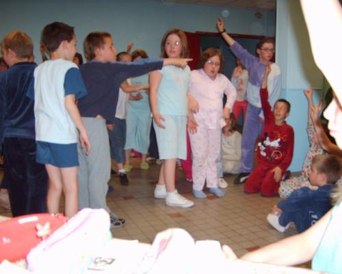 Veillée jeux et prière au "foyer L et Z Martin