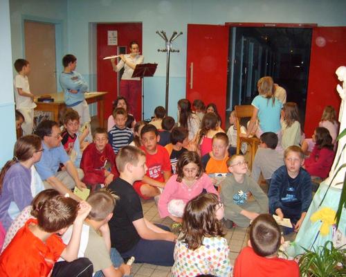 Veillée jeux et prière au "foyer L et Z Martin
