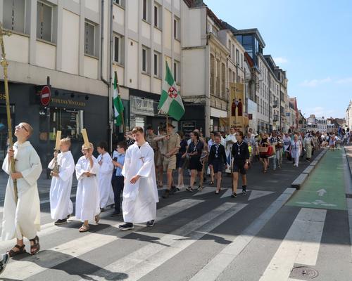 1706_Procession 37