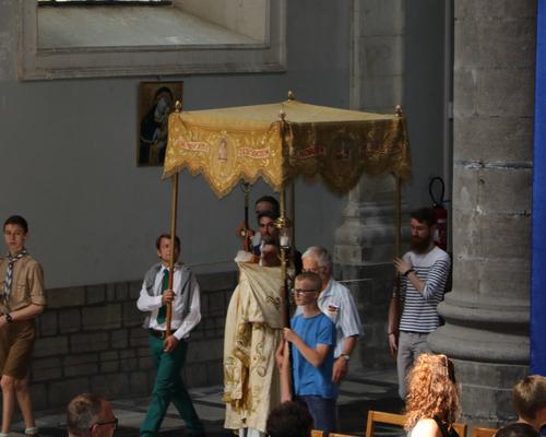 1706_Célébration de l'Eucharistie 3