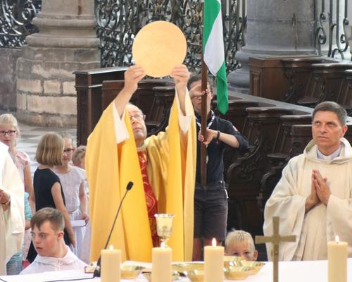 1706_Célébration de l'Eucharistie 68