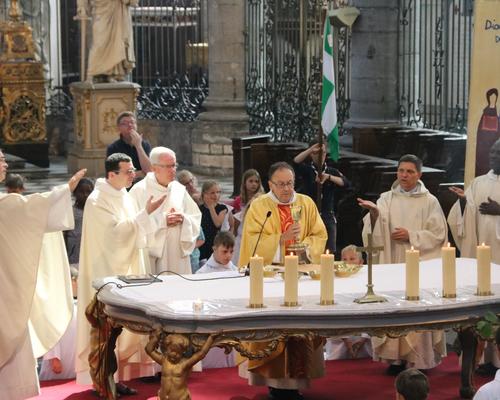 1706_Célébration de l'Eucharistie 69