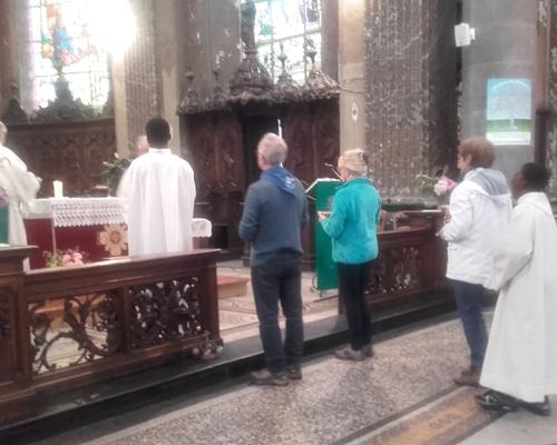 02 La messe avec les marcheurs