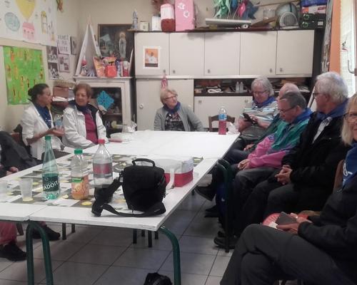 09 Partage du pique-nique au presbytère