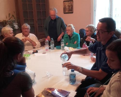 11 Partage du pique-nique au presbytère