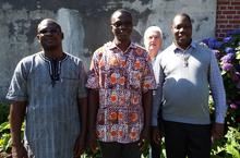Au jardin du presbytère de Caudry :Pères C. Sanon (Burkina-Faso), U. Koukoura (Togo), H. Le Minez (paroisse Sainte Maxellende), M. Séri (Burkina-Faso)
