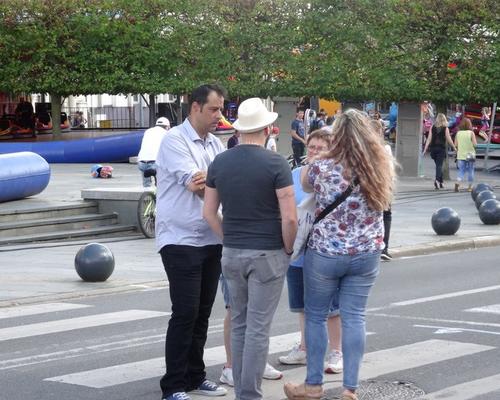 Manu...à la rencontre de ceux qui s'interrogent