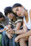 © - fotolia.com jeune garçon et fille avec téléphone portable