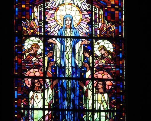le vitrail de l'Assomption de Marie