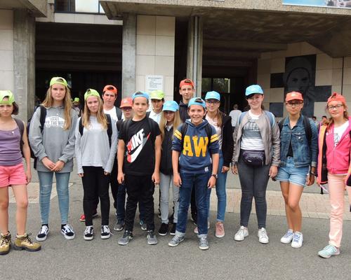  avec des jeunes et de la joie