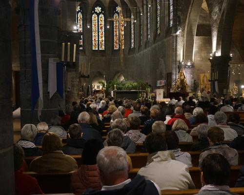 Messe de clôture : une foule nombreuse