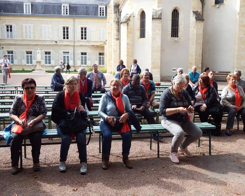 groupe de ste Maxellende devant la grotte/E.Ste.B.