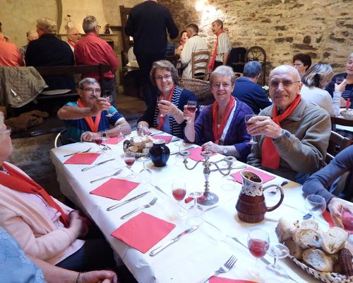 repas au restaurant près de la basilique