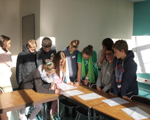les  jumelles au regard qui parle