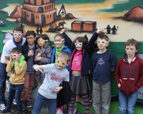 équipe lampes avec ses lunettes