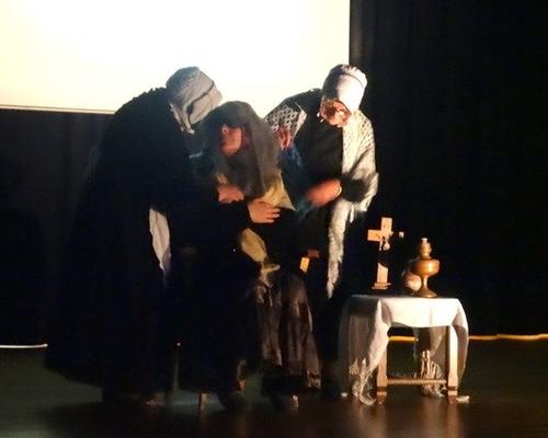 Entrée dans le "Tiers-Ordre", Jeanne continue à visiter les pauvres. Elle découvre une dame âgée, aveugle, seule...dans un taudis.