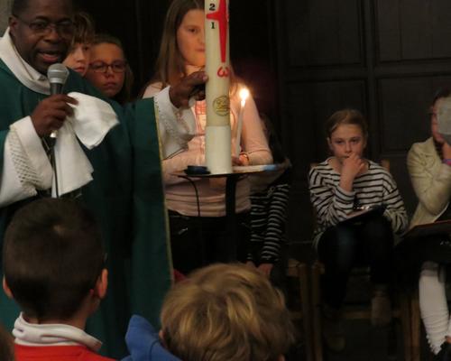 Lumière et Saint-Chrême sont 2 signes indissociables du baptême