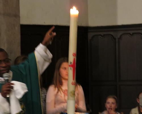 Par sa mort pour les hommes, Christ est devenu leur lumière à jamais...