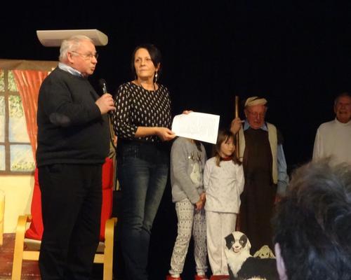 l'abbé Duhaubois remercie l'animatrice ' Fabienne, les résidents, et tous les acteurs