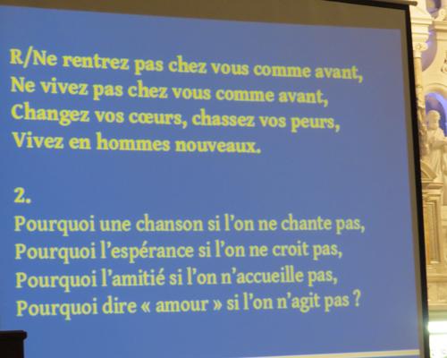 Régénéré par cette messe, chacun est envoyé dans le monde pour témoigner