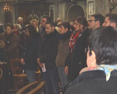 les fiancés reçoivent la bénédiction