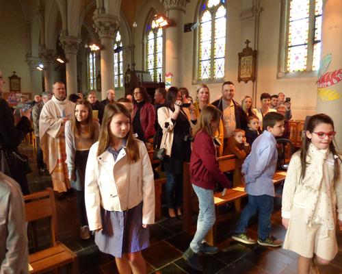 1eres communions Neuville 2018 (5)