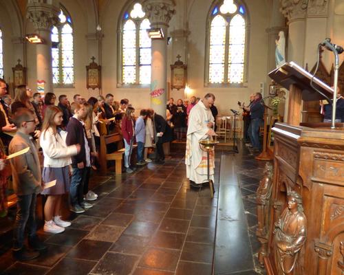 1eres communions Neuville 2018 (8)