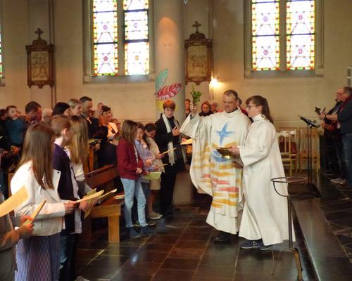 1eres communions Neuville 2018 (12)