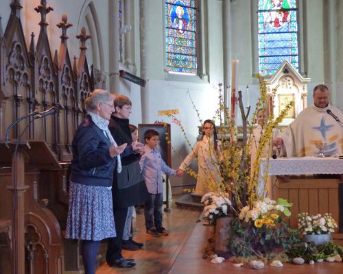 1eres communions Neuville 2018 (37)