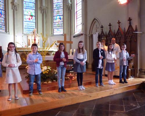 1eres communions Neuville 2018 (43)