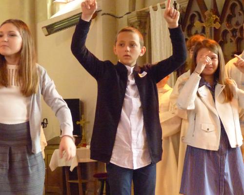 1eres communions Neuville 2018 (47)